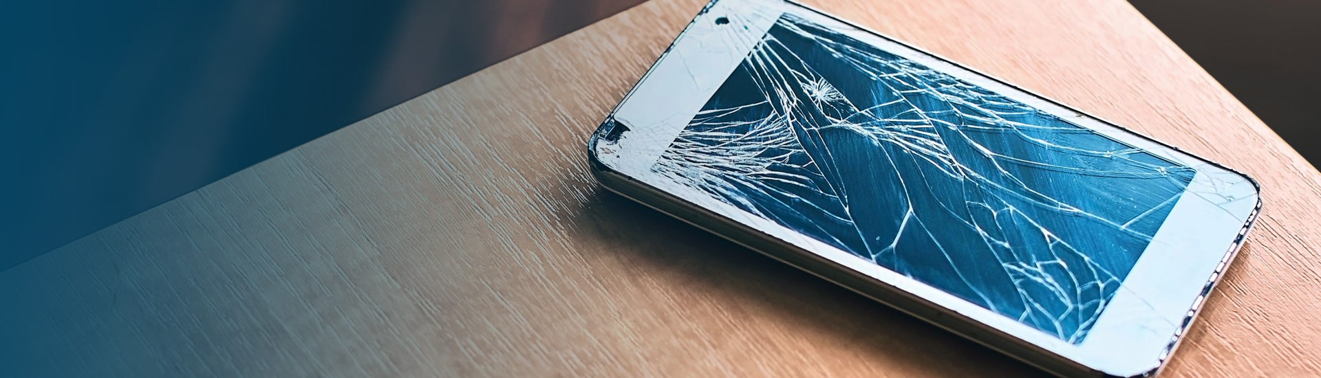 Top Five Risks to Use a Phone with Cracked Screen